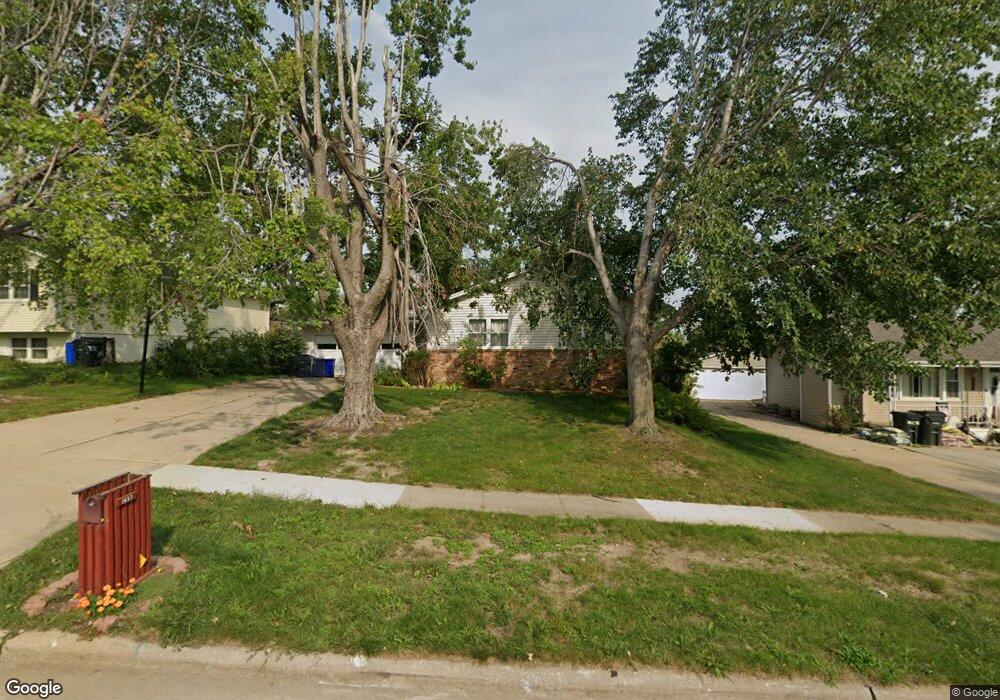 1657 23rd St NW, Cedar Rapids, IA 52405 - photo 1