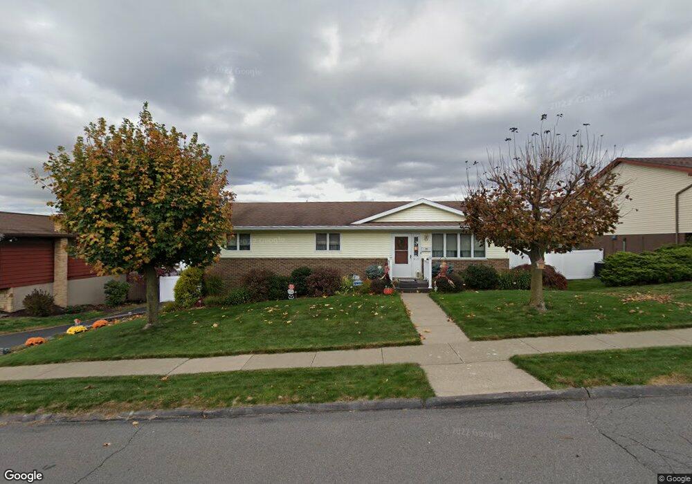 519 Thomas Dr, Dunmore, PA 18512 - photo 1