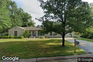 2120 Grandview Dr, Manhattan, KS 66502