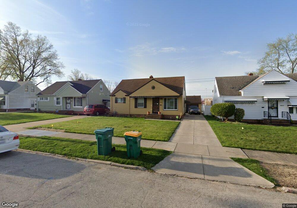 19904 Stockton Ave, Maple Heights, OH 44137 - photo 1