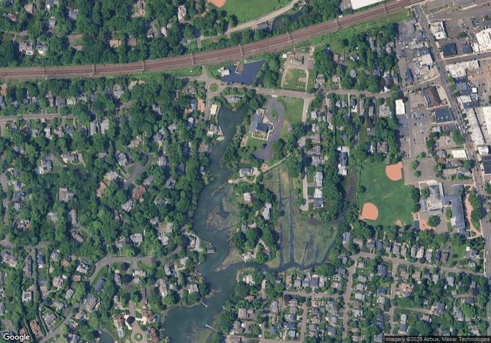 10 S End Ct, Old Greenwich, CT 06870 - photo 1