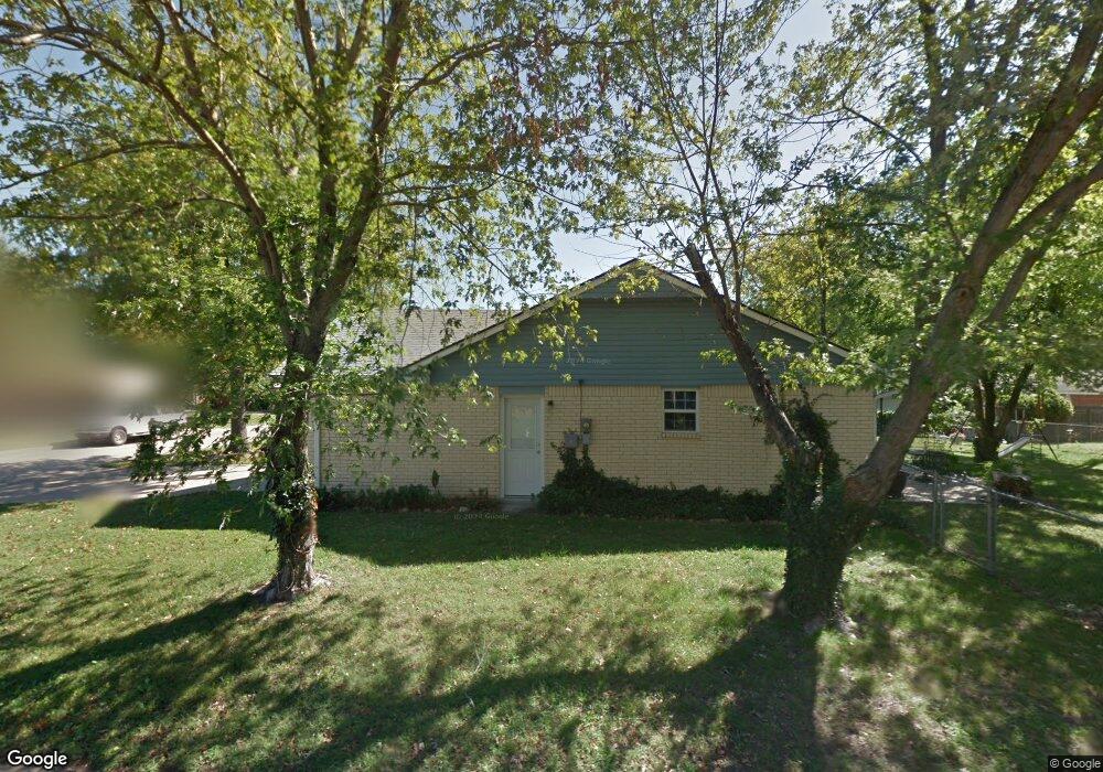 1121 W Chambers Ct, Claremore, OK 74017 - photo 1