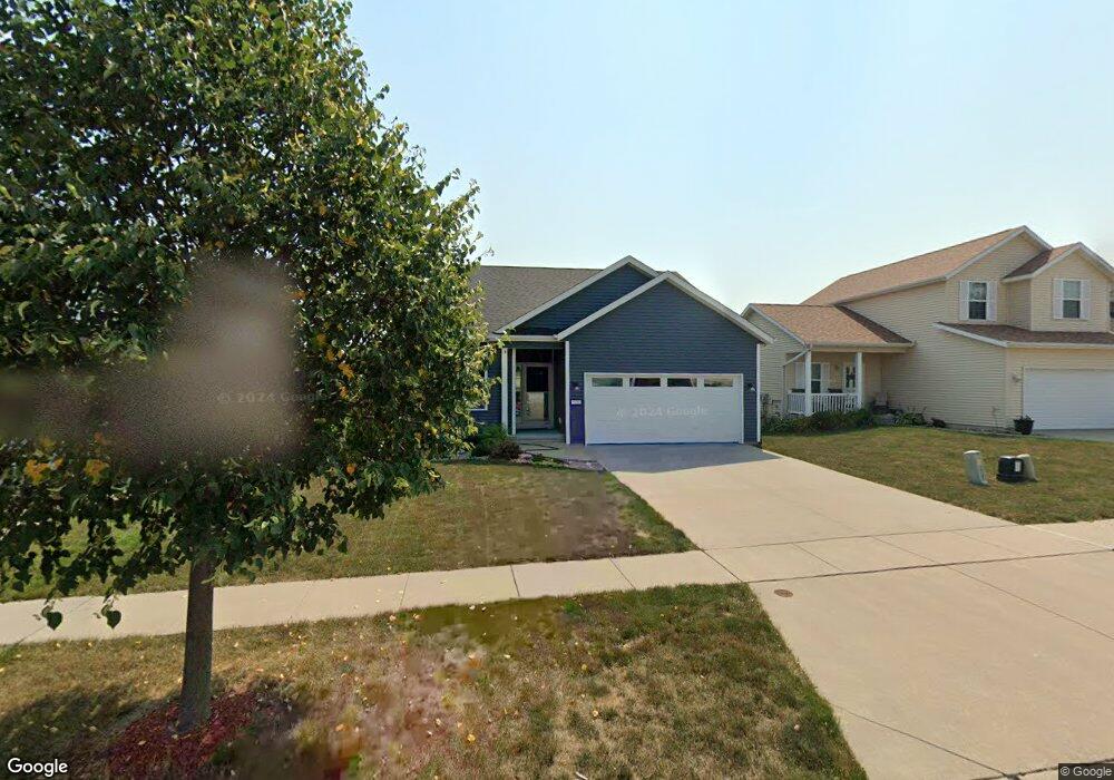 520 Moose Dr NW, Cedar Rapids, IA 52405 - photo 1