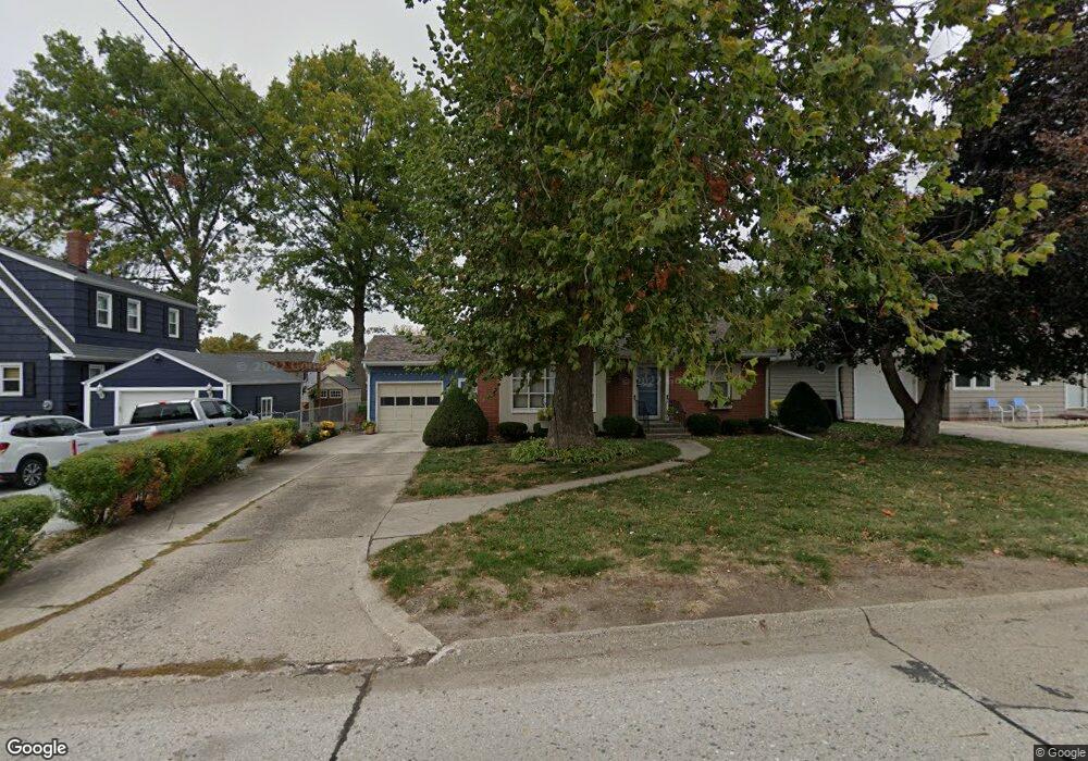 802 S 11th Ave W, Newton, IA 50208 - photo 1