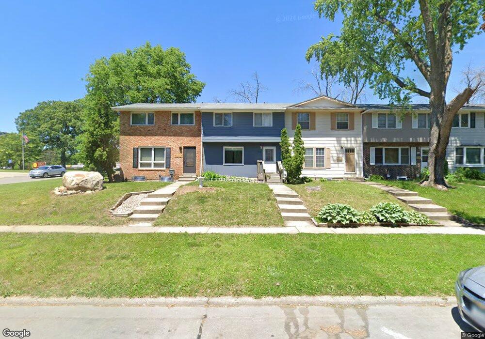 1419 W 2nd St, Cedar Falls, IA 50613 - photo 1