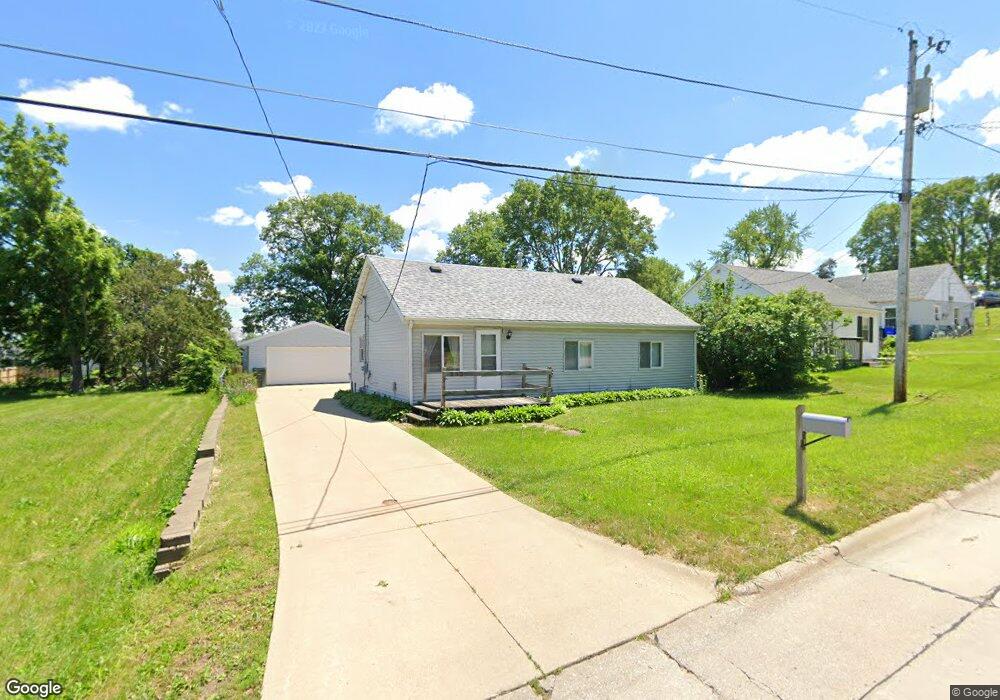 233 27th St NW, Cedar Rapids, IA 52405 - photo 1