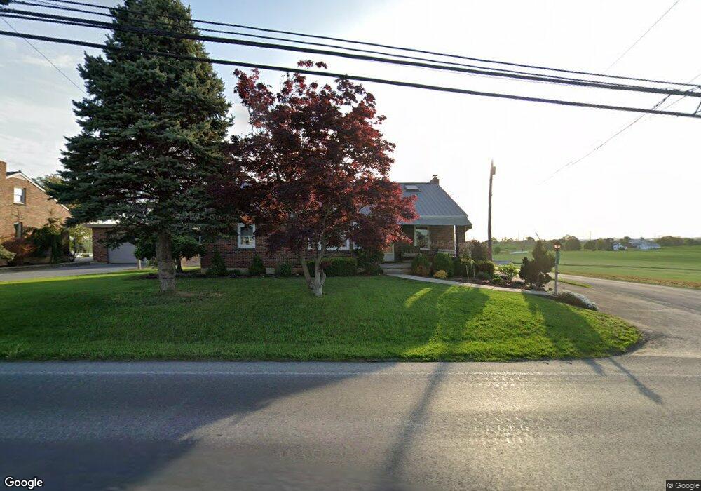 653 N Railroad Ave, New Holland, PA 17557 - photo 1