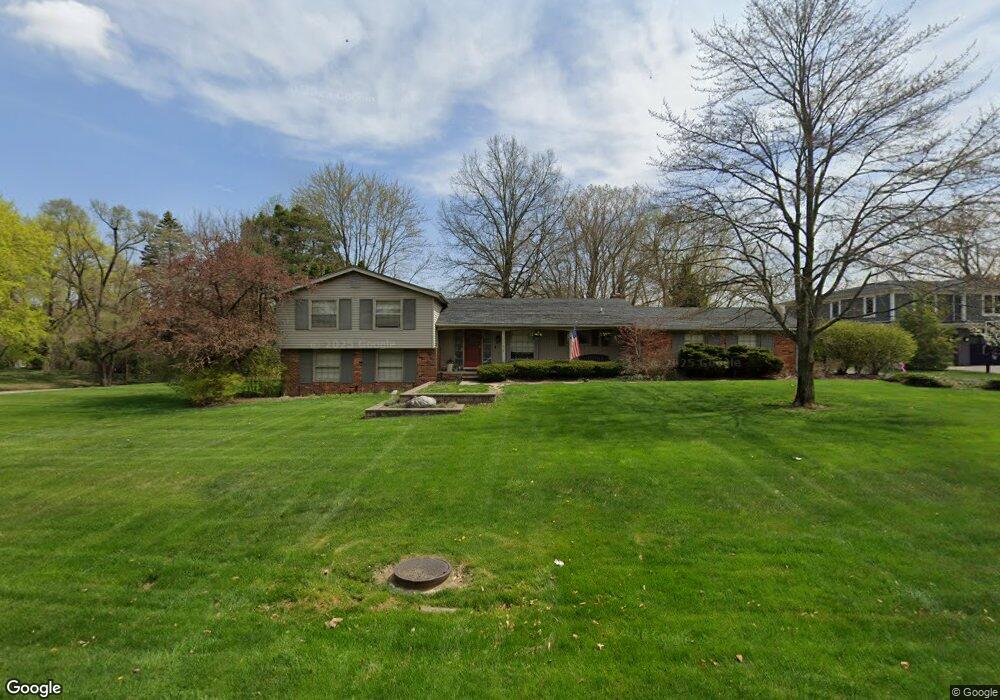 3011 S Westview Ct, Bloomfield Hills, MI 48304 - photo 1