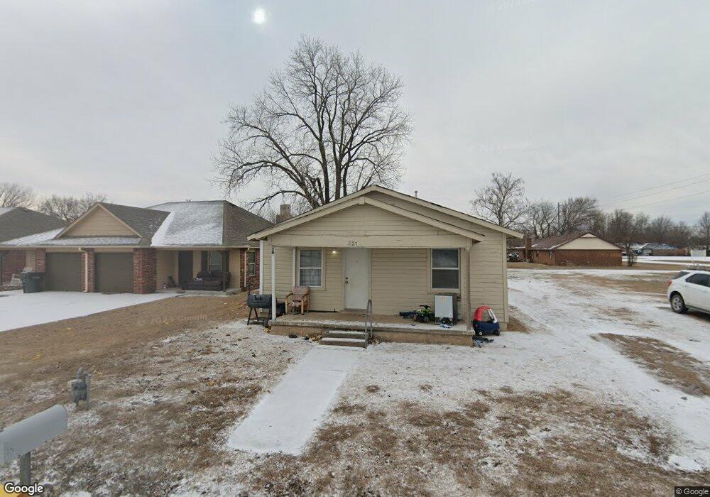 827 W 10th St, Claremore, OK 74017 - photo 1