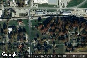 4 Hillcrest Dr, Newton, IL 62448