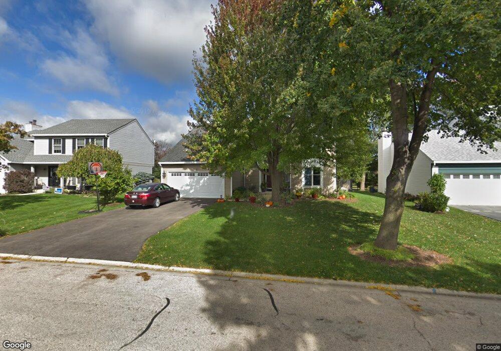 902 Mcphee Dr, Lake In the Hills, IL 60156 - photo 1