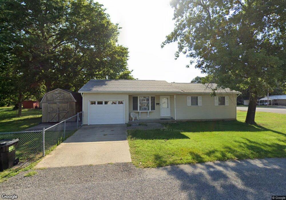 728 W Poplar St, Harrisburg, IL 62946 - photo 1