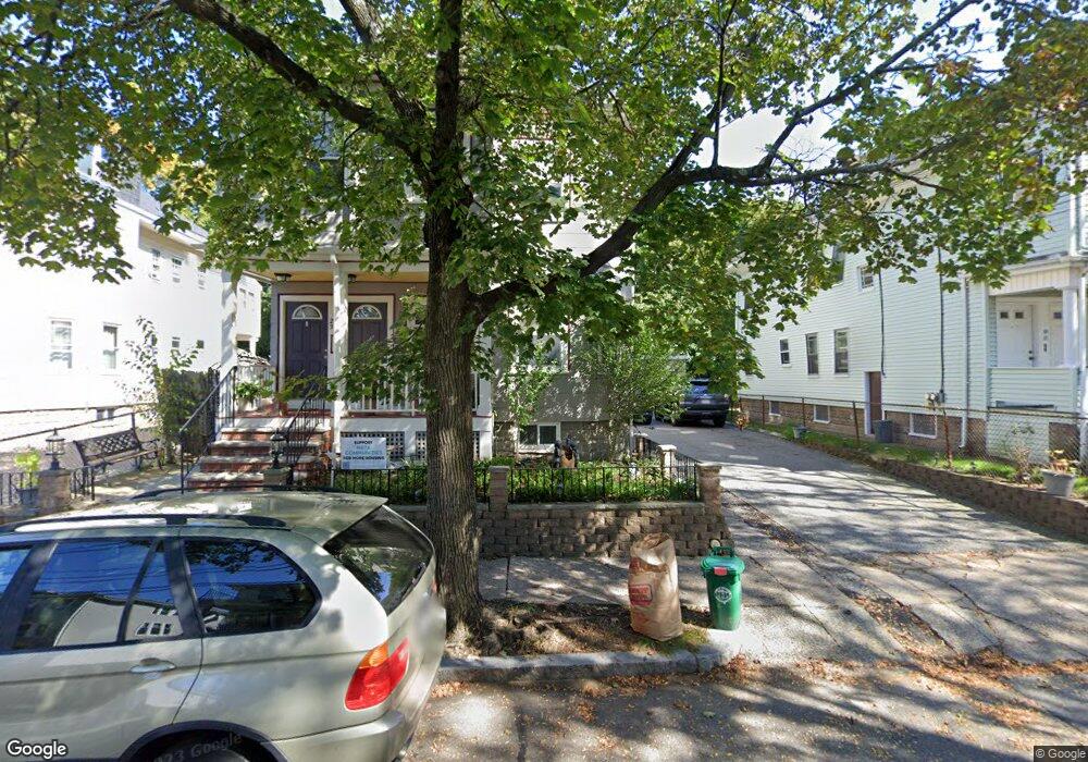 21 Lakehill Ave unit 1,21, Arlington, MA 02474 - photo 1