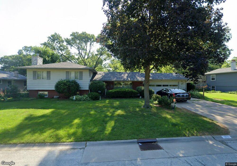 1831 Parkway Dr, Bettendorf, IA 52722 - photo 1