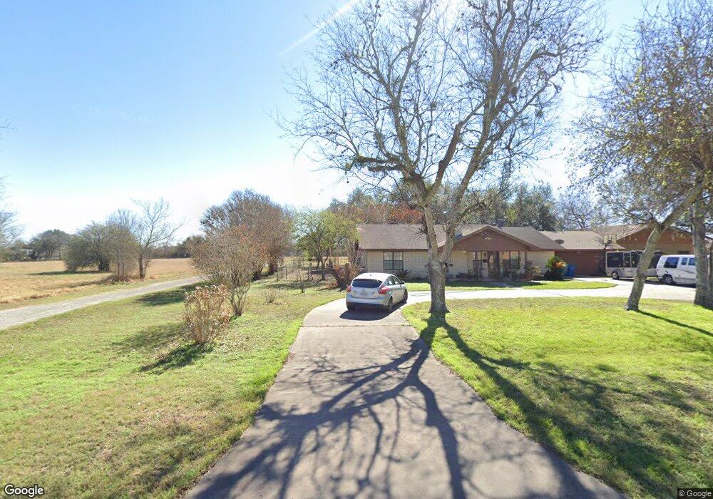 1400 E Clare St, Beeville, TX 78102 - photo 1