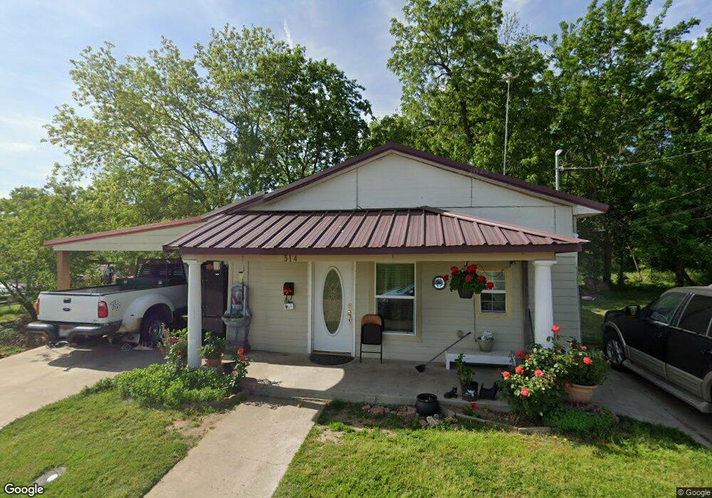 314 Belcher St, Gainesville, TX 76240 - photo 1