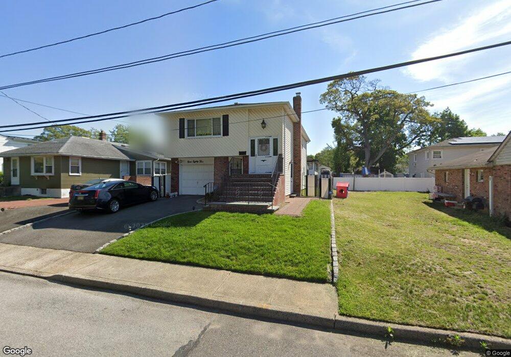 985 Pinelake Dr, West Hempstead, NY 11552 - photo 1