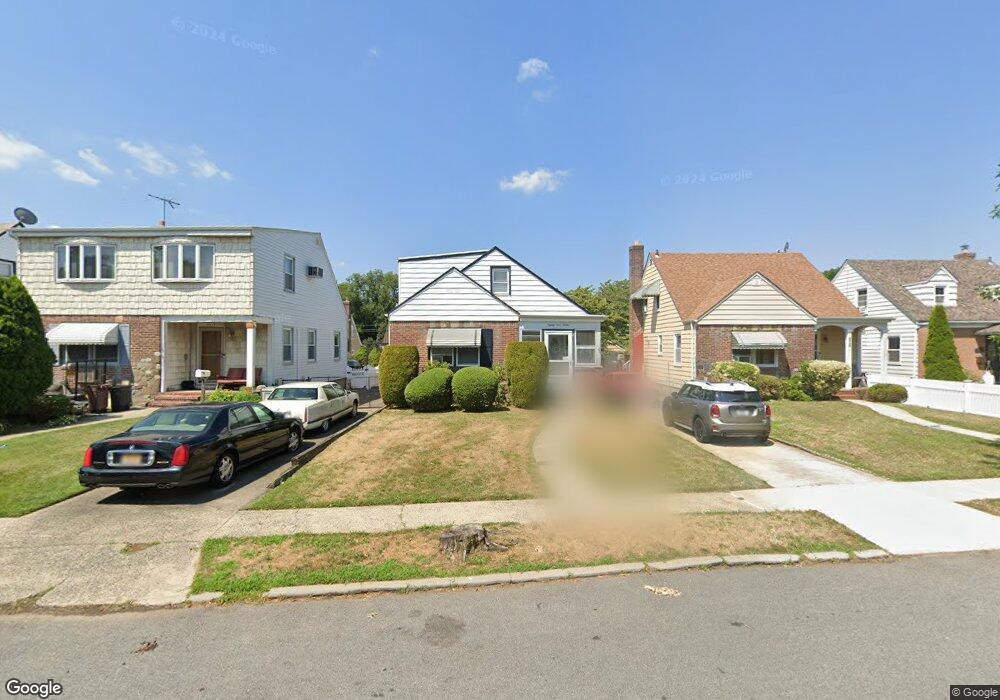 8512 248th St, Bellerose, NY 11426 - photo 1