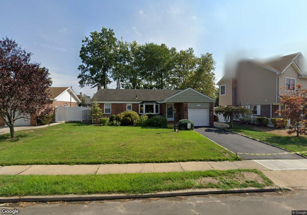 813 Willow Rd, Franklin Square, NY 11010 - photo 1