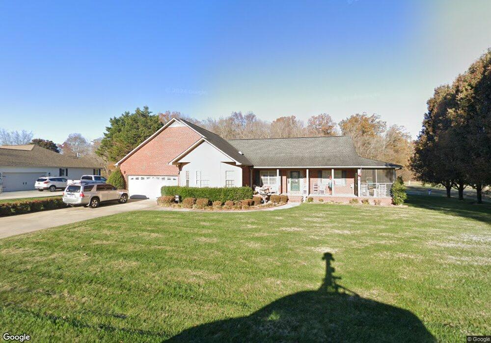 1104 N Plantation Dr, Cookeville, TN 38506 - photo 1