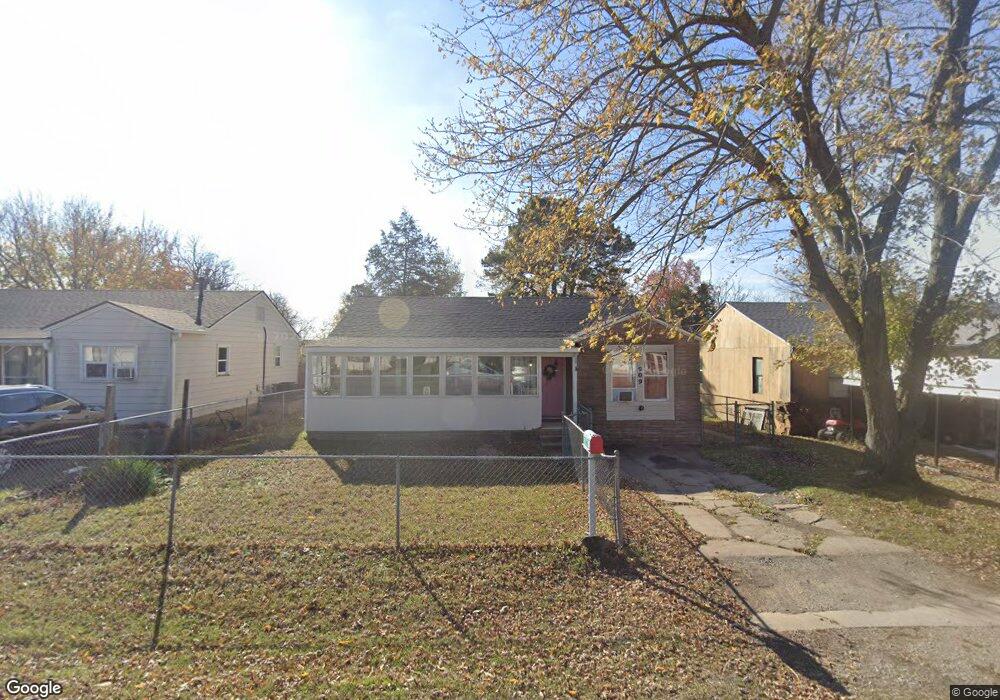 909 Summitt St, Henryetta, OK 74437 - photo 1