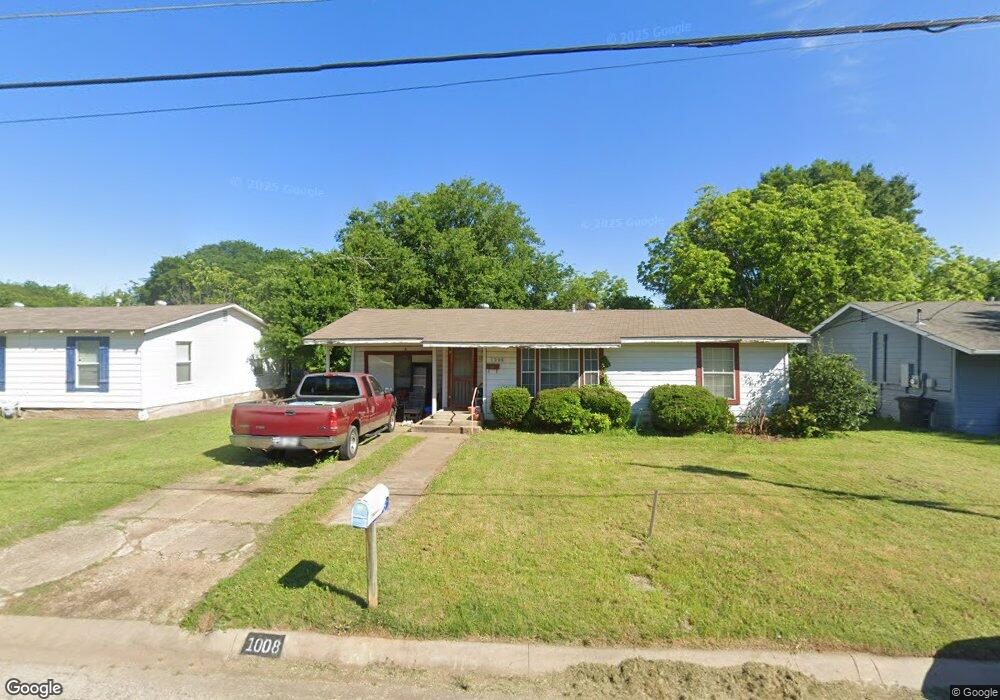 1008 W Lone Star Ave, Cleburne, TX 76033 - photo 1