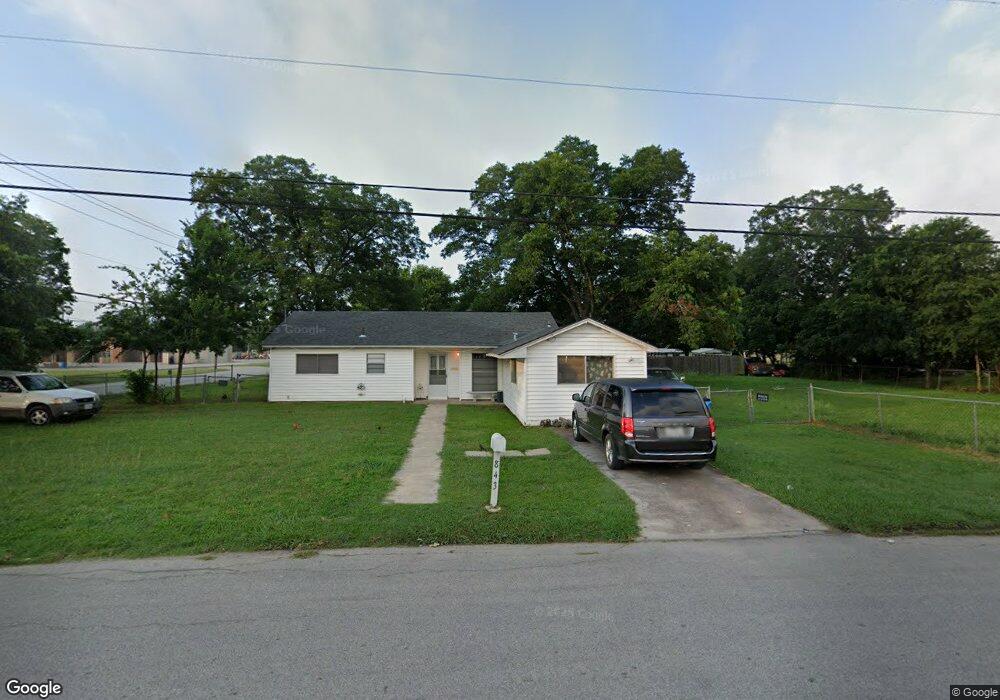 843 E Pine St, Seguin, TX 78155 - photo 1
