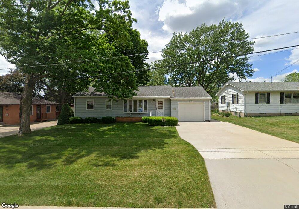 1917 Victory Dr, Cedar Falls, IA 50613 - photo 1