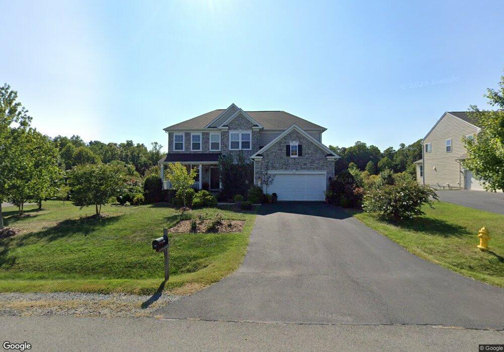 5915 Hunter Crest Rd, Woodbridge, VA 22193 - photo 1