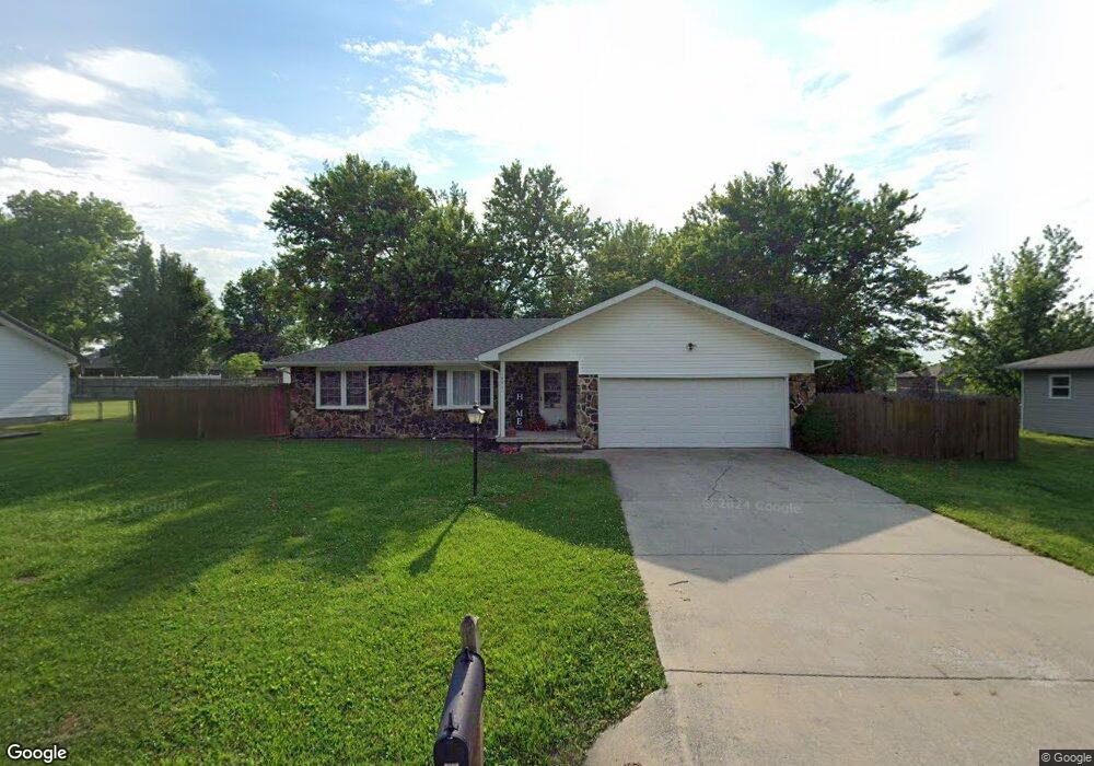 1931 Village Ln, Bolivar, MO 65613 - photo 1