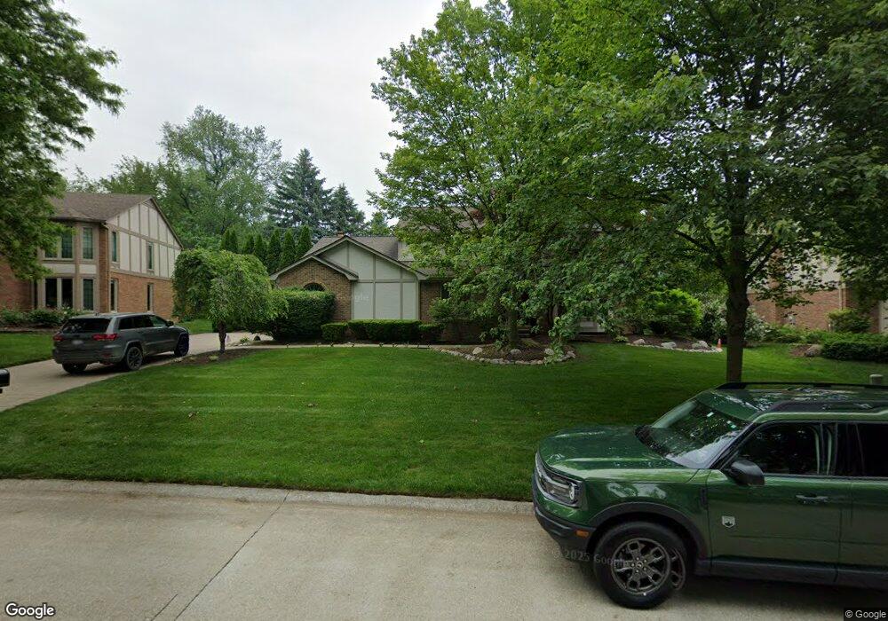 1350 Kingspath Dr, Rochester Hills, MI 48306 - photo 1