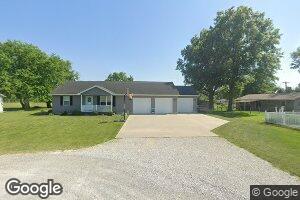 101 Magnolia Dr, Raymond, IL 62560