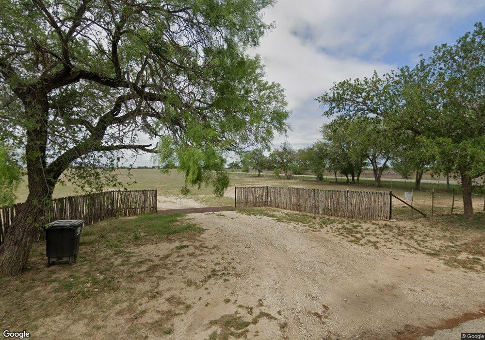 1102 Robin Dr, Hondo, TX 78861 - photo 1