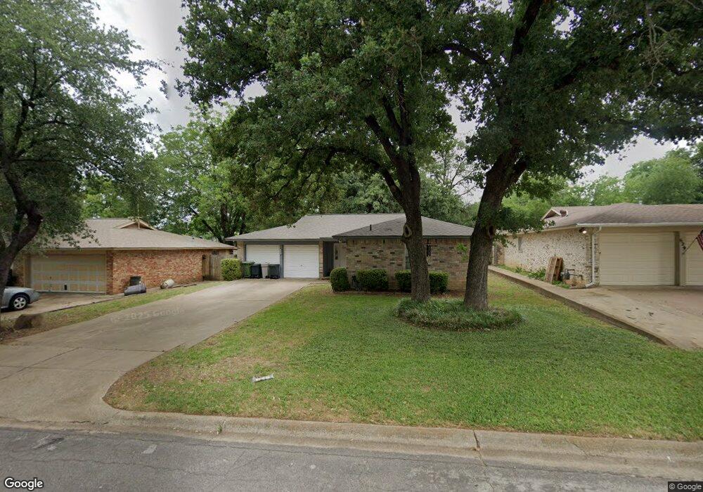 625 Oak Dr, Hurst, TX 76053 - photo 1