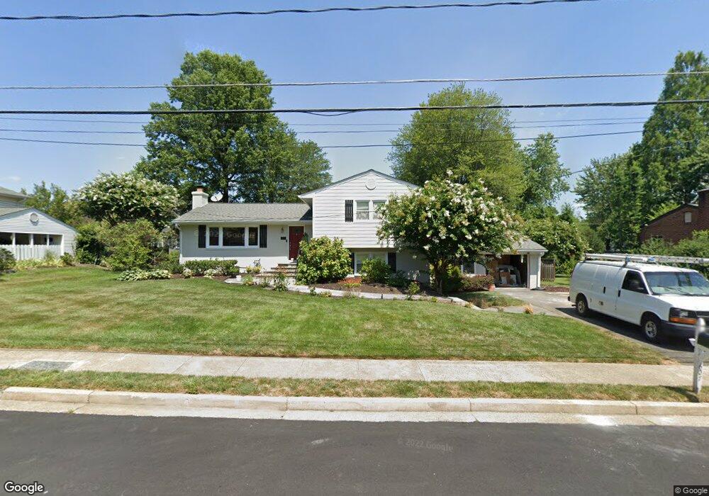 607 Manor Dr NE, Vienna, VA 22180 - photo 1