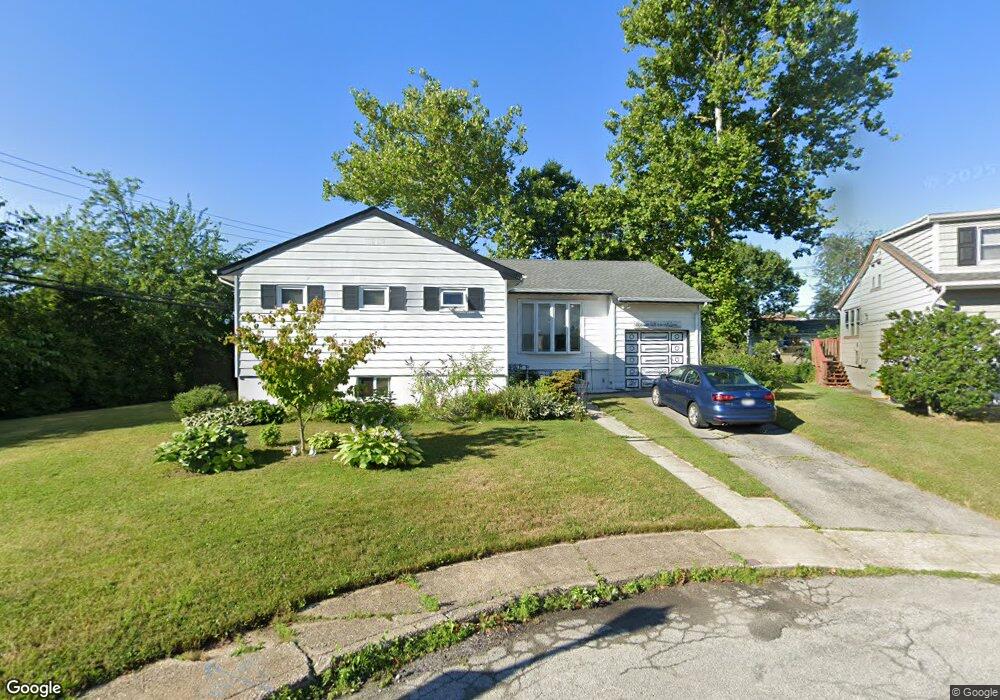 18 Bittersweet Ln, Valley Stream, NY 11581 - photo 1