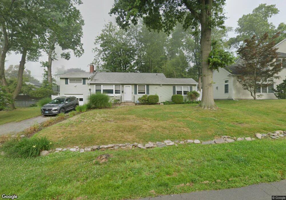 37 Kenilworth Dr E, Stamford, CT 06902 - photo 1