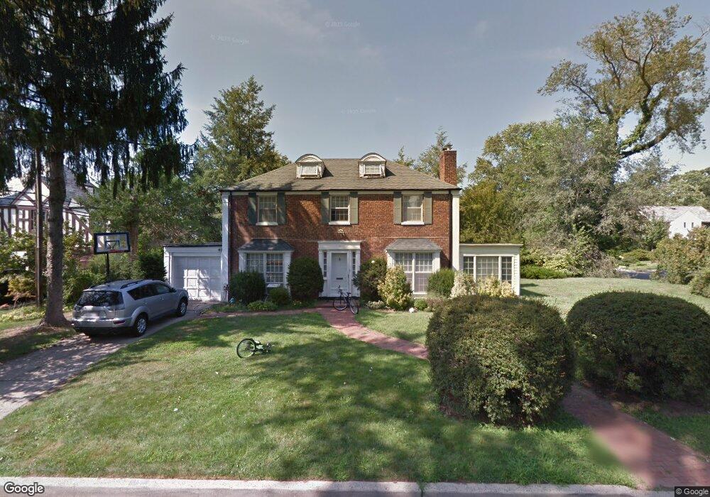 69 Stonehenge Rd, Manhasset, NY 11030 - photo 1