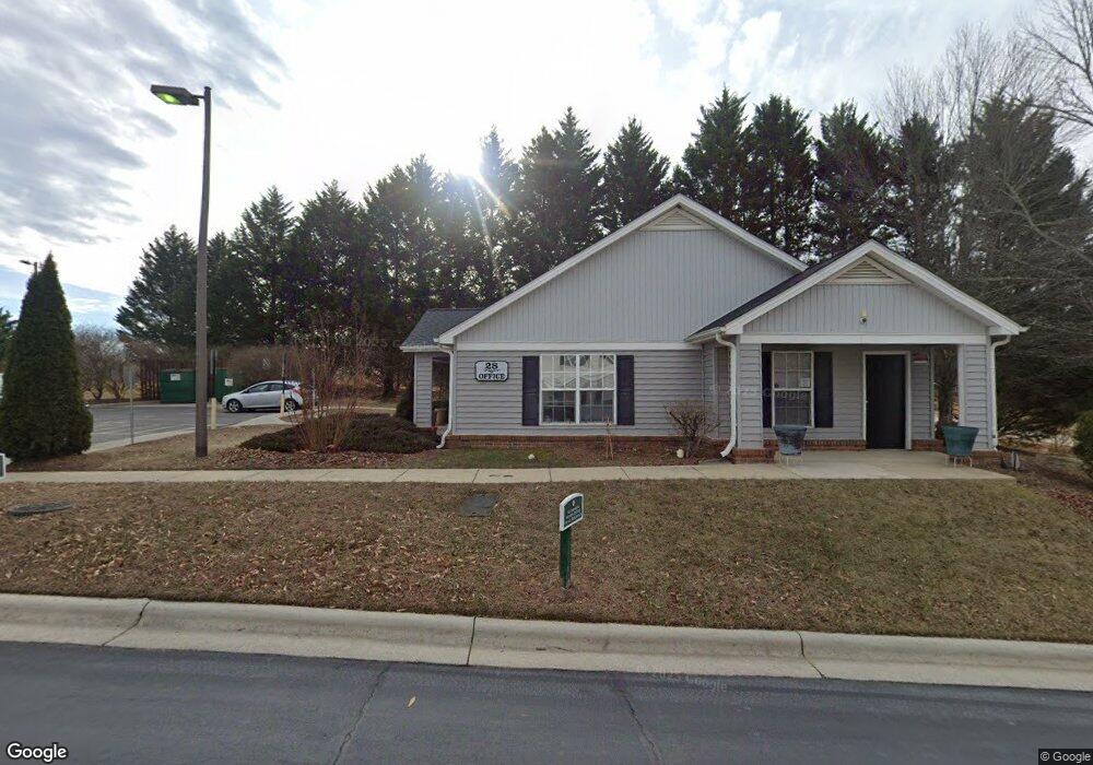 28 Cedar Bluffs Dr, Hendersonville, NC 28792 - photo 1