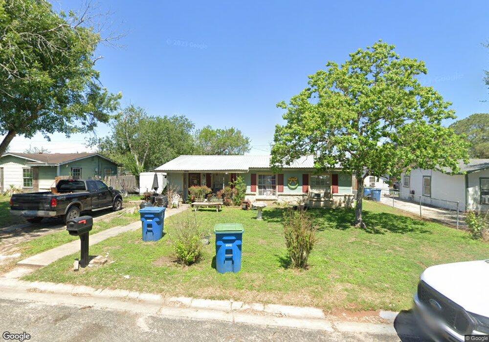 1415 E Rosewood St, Beeville, TX 78102 - photo 1