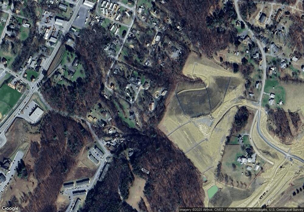 578 Greenway Dr, Berkeley Springs, WV 25411 - photo 1