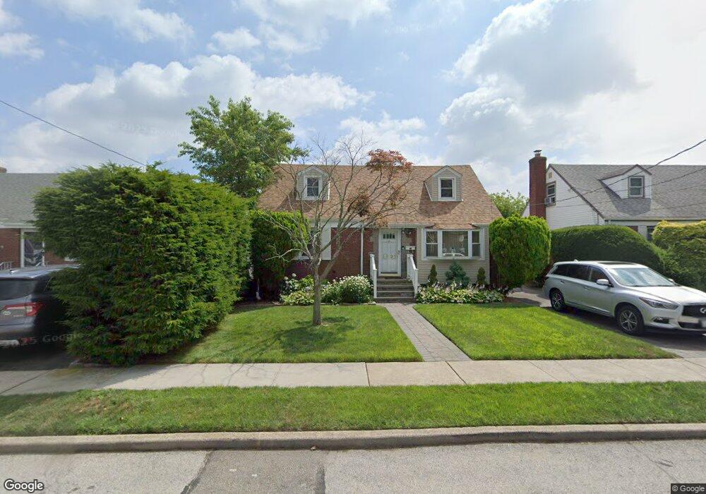 2921 Laurel Ave, Baldwin, NY 11510 - photo 1