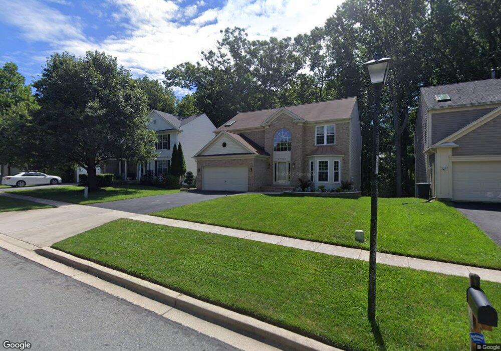 17925 Wheatridge Dr, Germantown, MD 20874 - photo 1