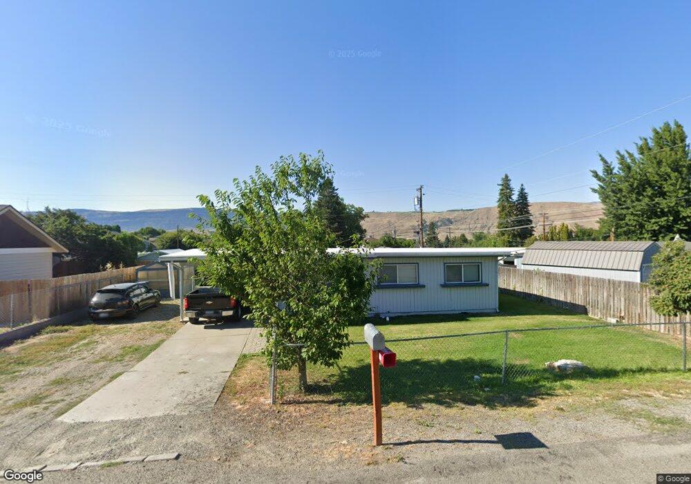 1702 1st St SE, East Wenatchee, WA 98802 - photo 1