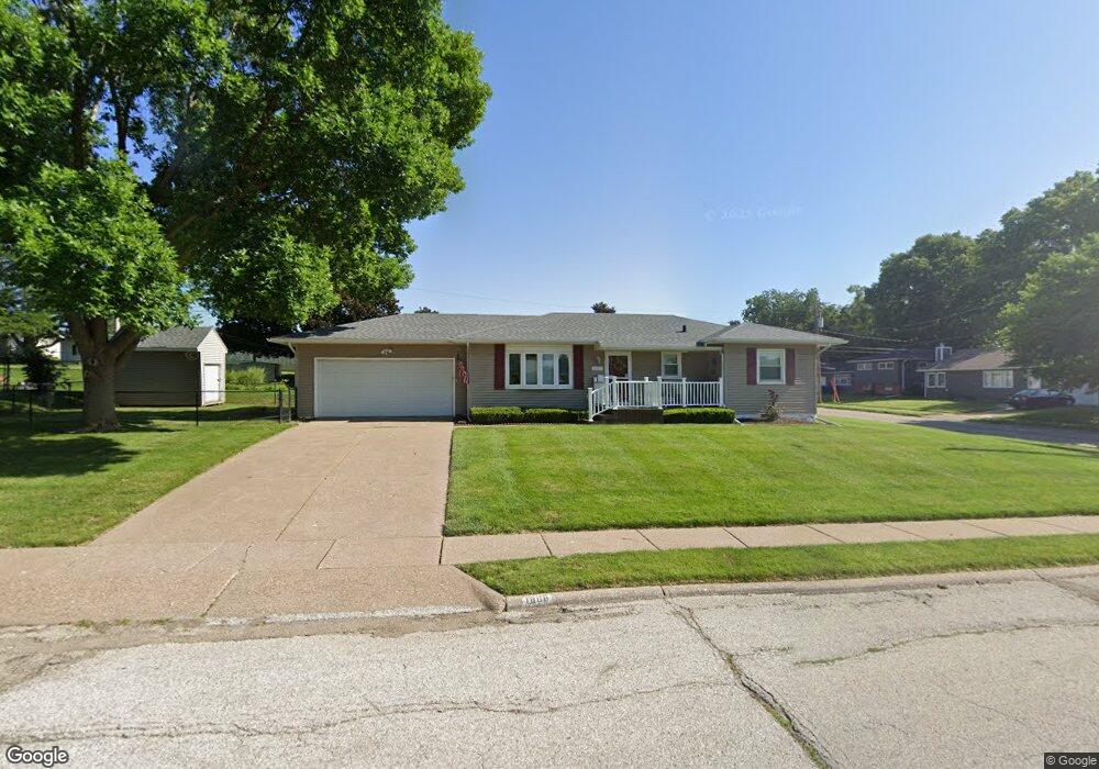 1806 W 38th St, Davenport, IA 52806 - photo 1