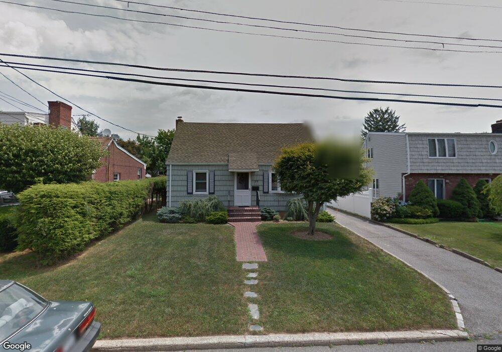 29 Guilfoy St, Glen Cove, NY 11542 - photo 1