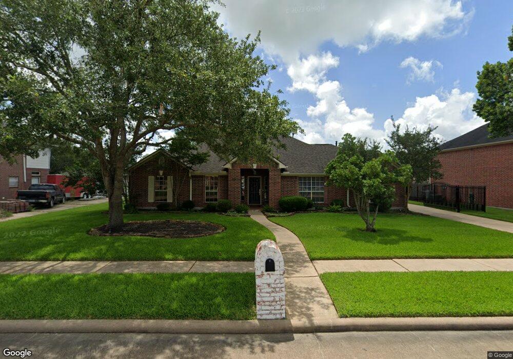2007 Plantation Dr, Friendswood, TX 77546 - photo 1