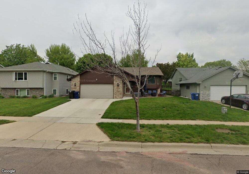 4904 E Blueridge Dr, Sioux Falls, SD 57110 - photo 1