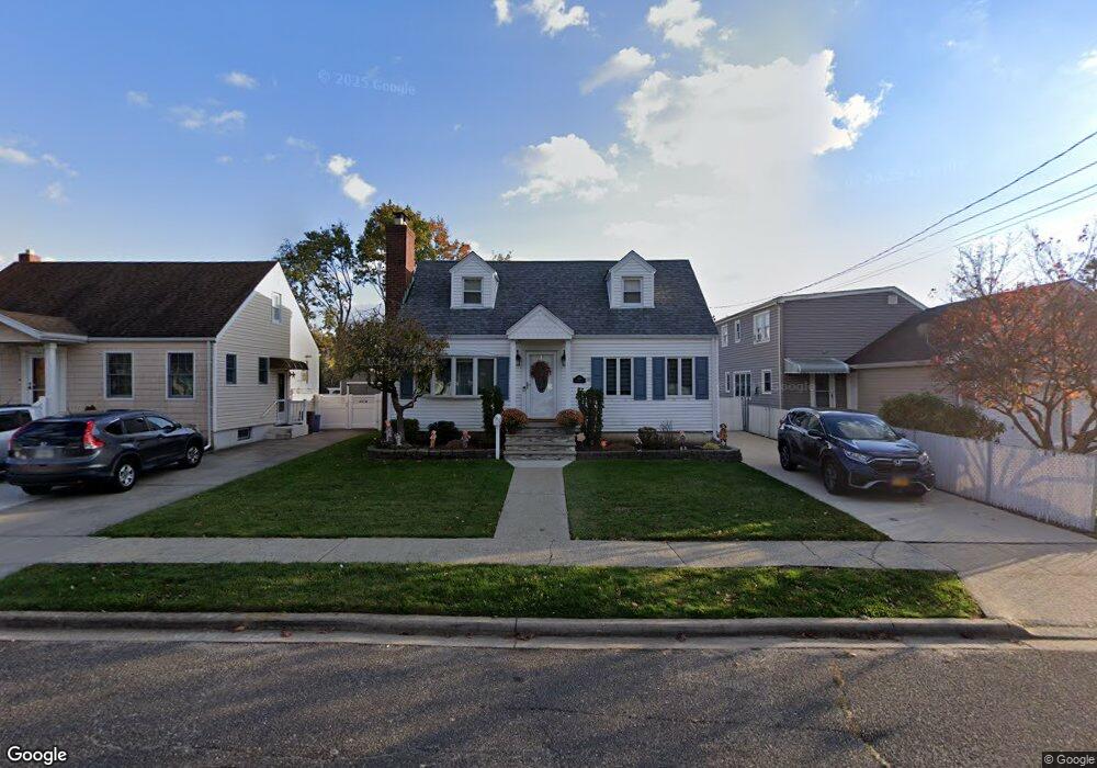 300 Oakview Ave, Oceanside, NY 11572 - photo 1