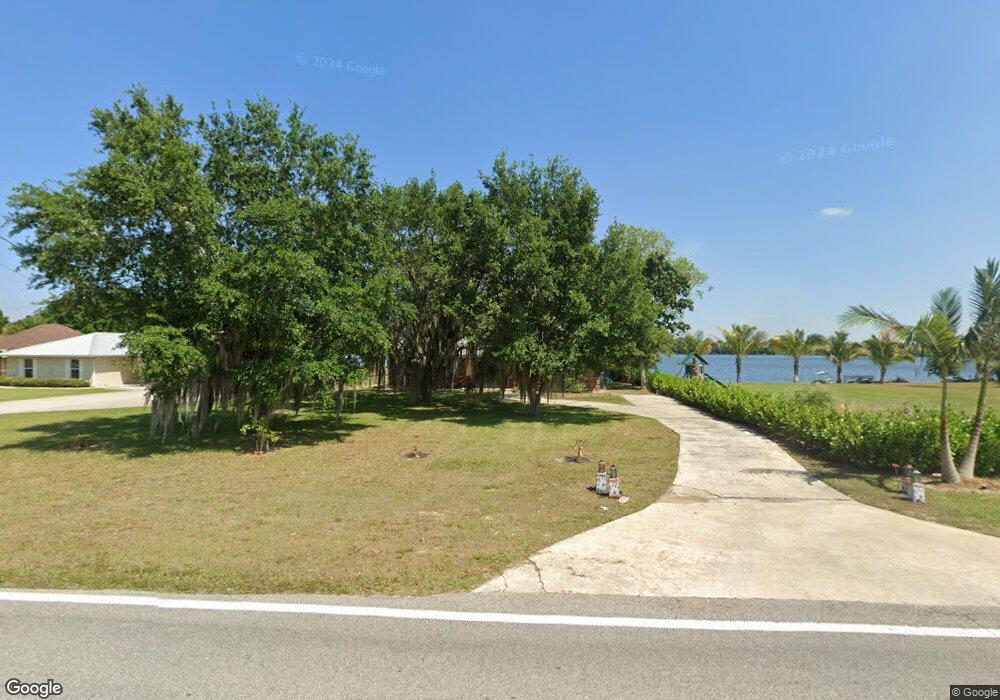 927 Lake Dr E, Lake Placid, FL 33852 - photo 1